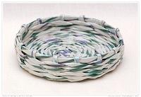 Medium white-green round basket